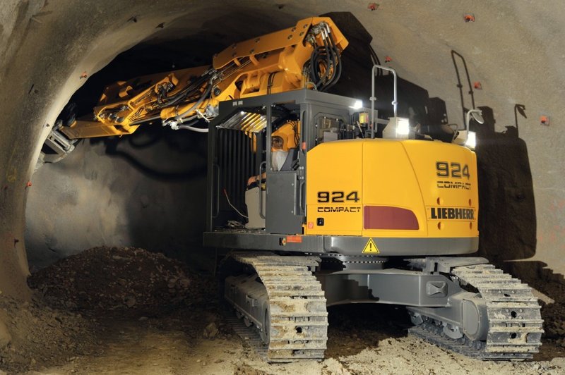 LIEBHERR R 924 Copmpact Tunnel Litronic Crawler Excavator