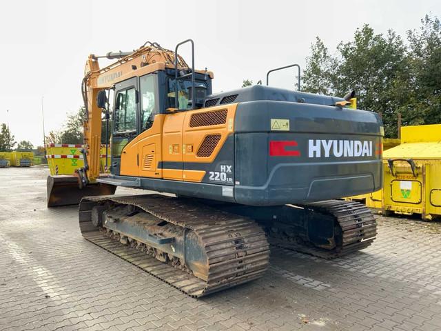 HYUNDAI HX220LR crawler excavator