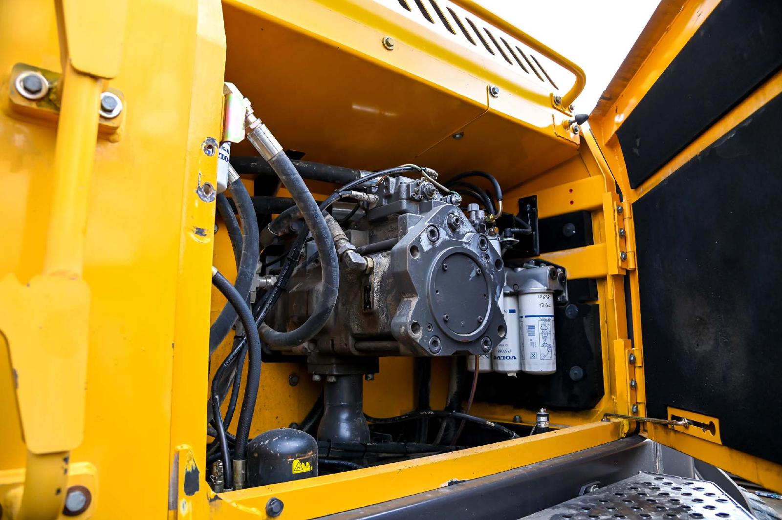 VOLVO EC700CL crawler excavator