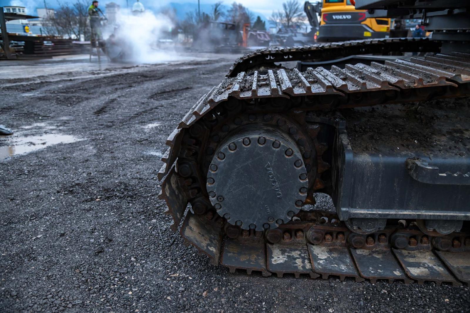 VOLVO EC250ENL crawler excavator