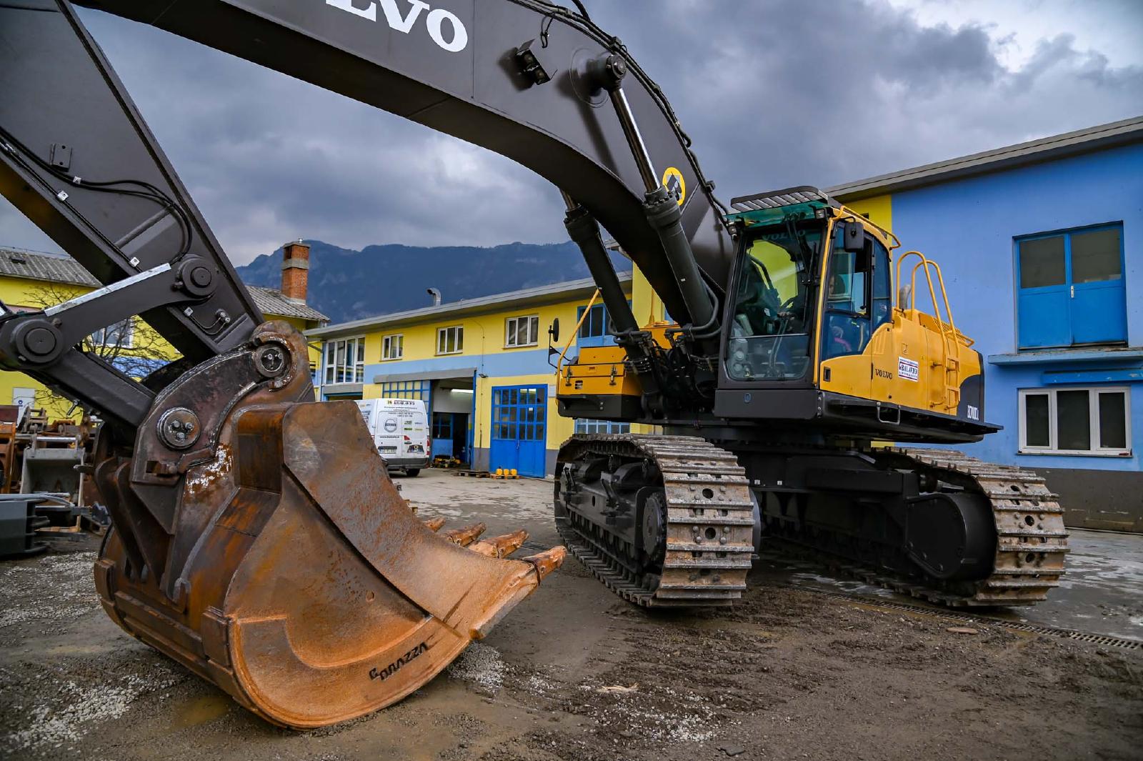 VOLVO EC700CL crawler excavator