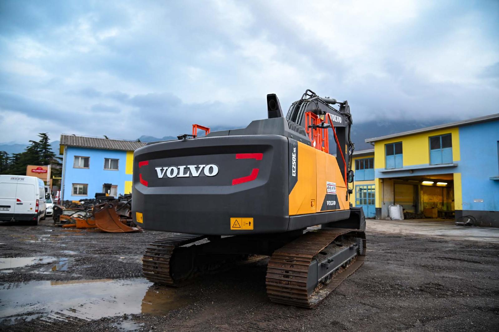 VOLVO EC250ENL crawler excavator