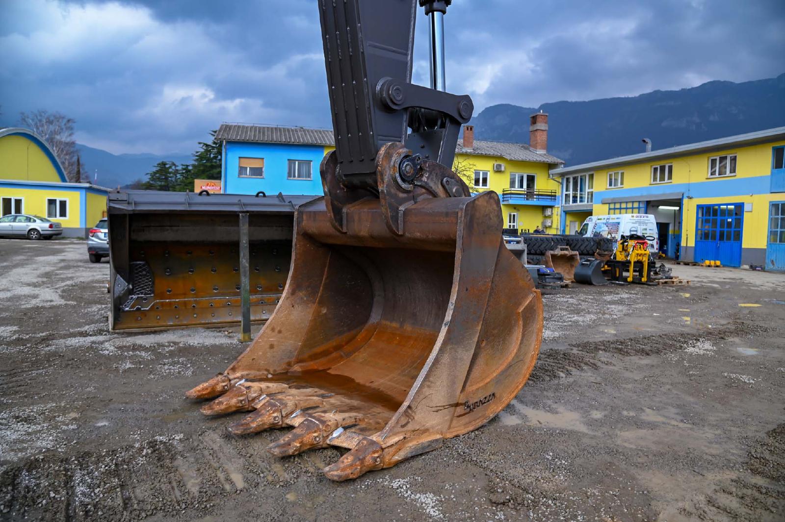 VOLVO EC700CL crawler excavator