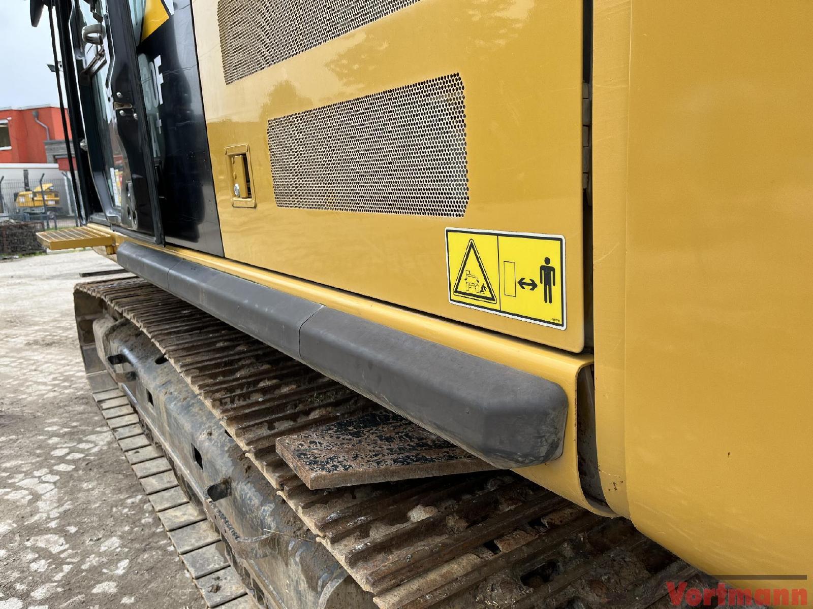 CATERPILLAR 330 crawler excavator