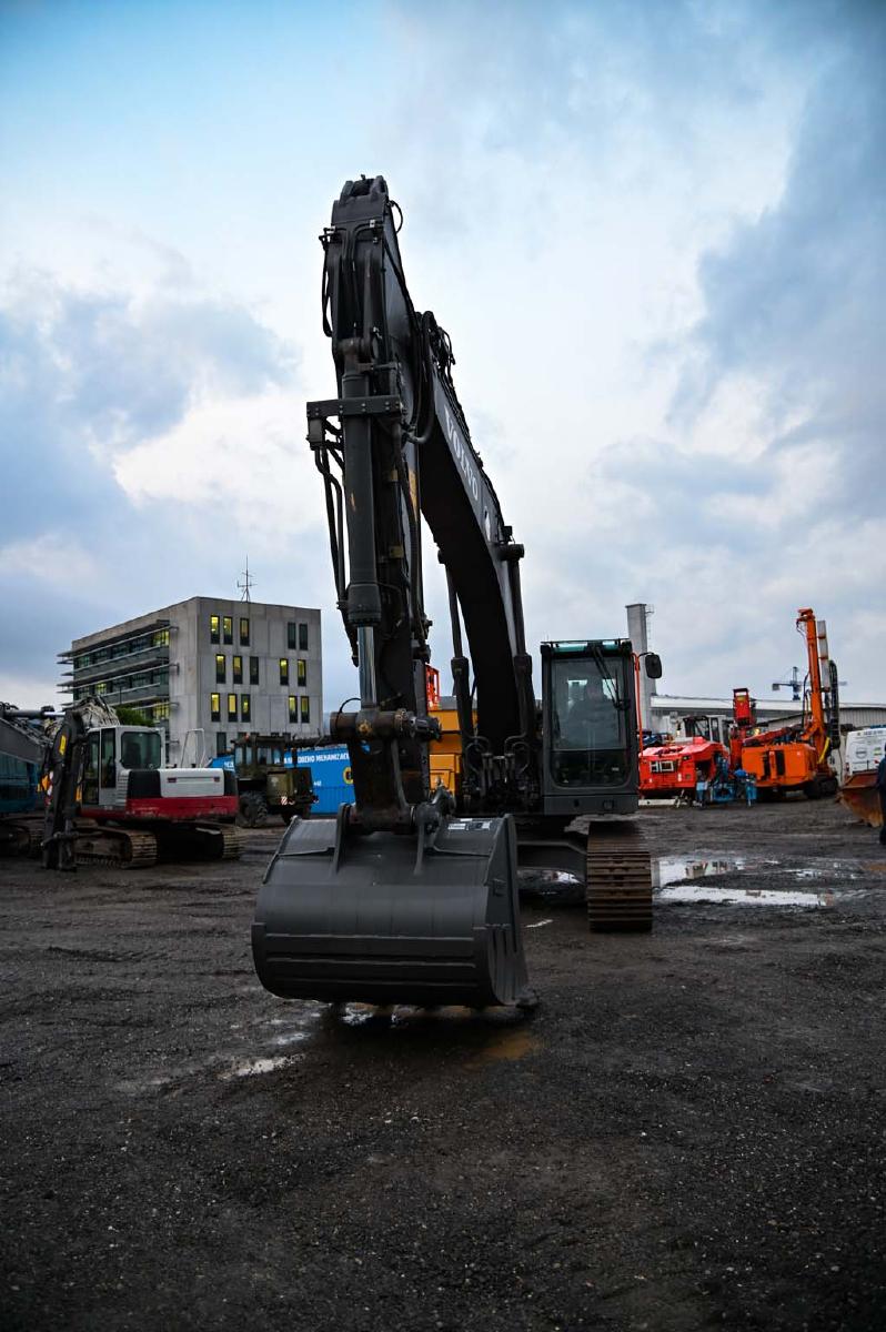 VOLVO EC250ENL crawler excavator