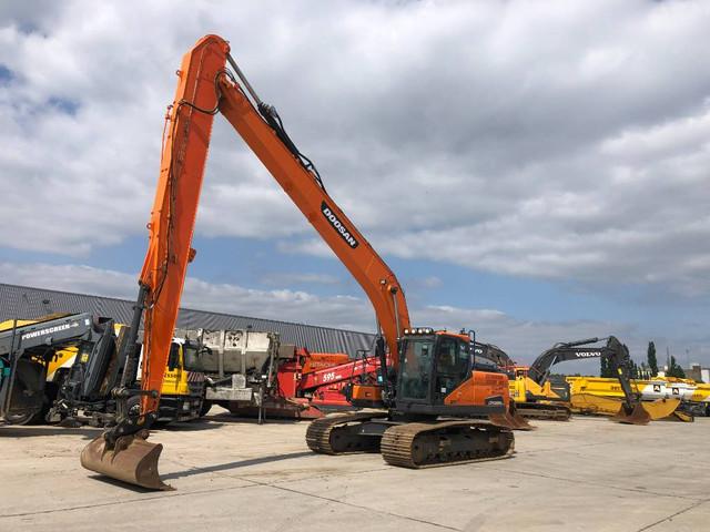 DOOSAN DX225LC-5 crawler excavator