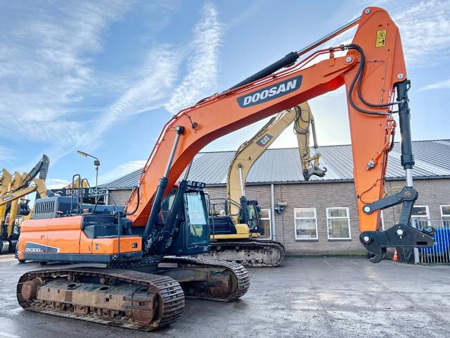 DOOSAN DX300LC-5 crawler excavator