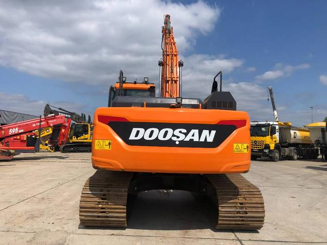 DOOSAN DX225LC-5 crawler excavator