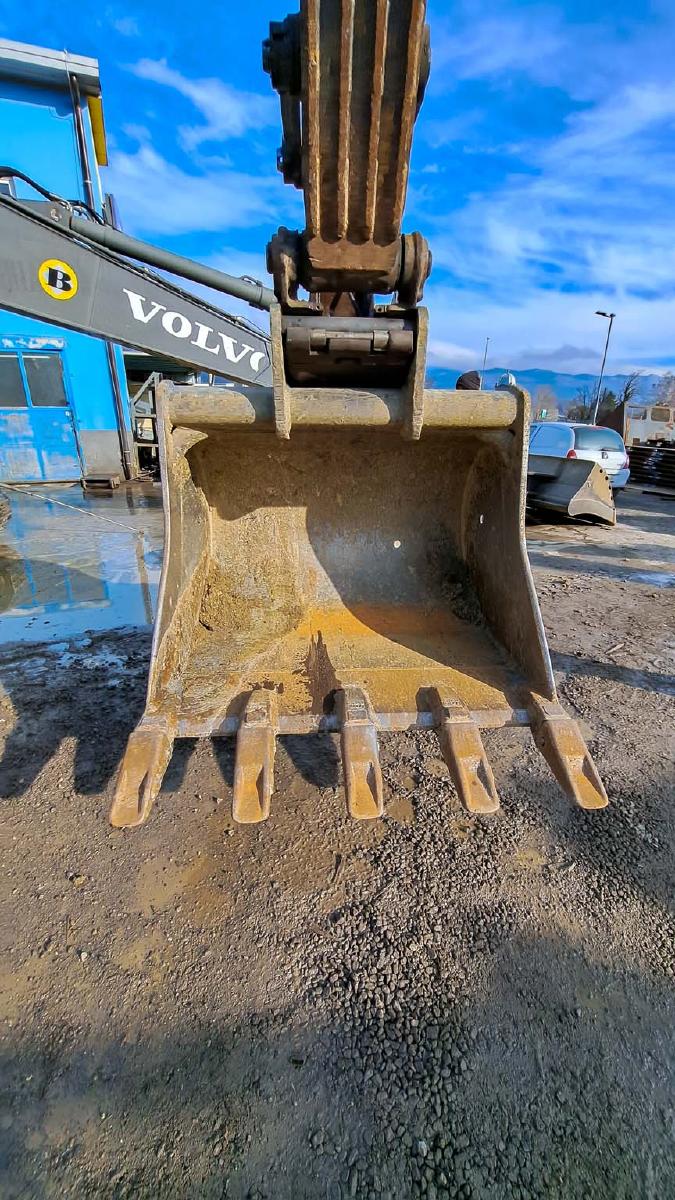 VOLVO EC220ENL crawler excavator