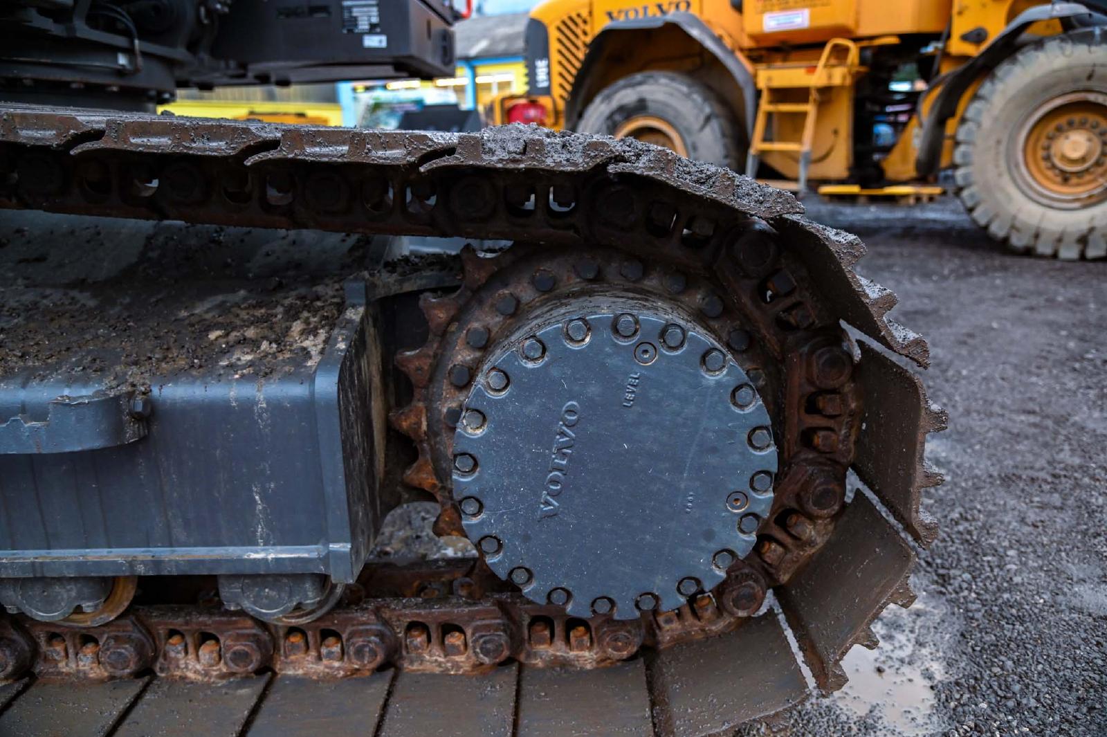 VOLVO EC250ENL crawler excavator