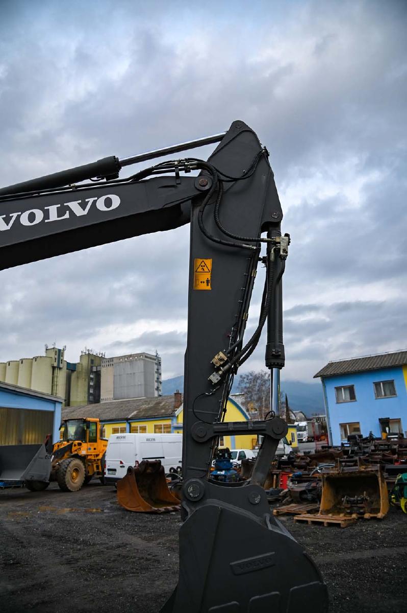 VOLVO EC250ENL crawler excavator