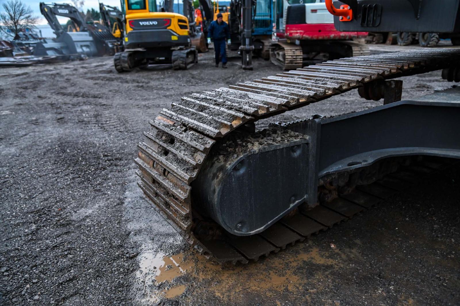 VOLVO EC250ENL crawler excavator