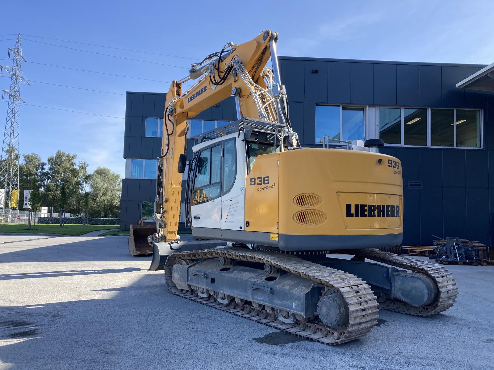 LIEBHERR R 936 crawler excavator