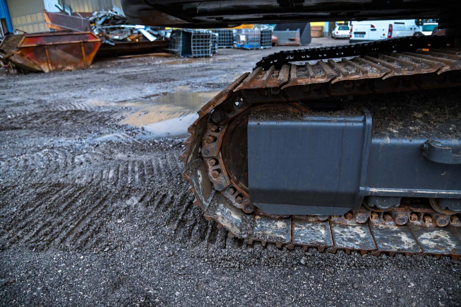 VOLVO EC250ENL crawler excavator