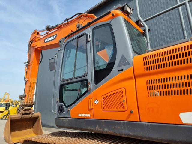 DOOSAN DX300LC-5 crawler excavator