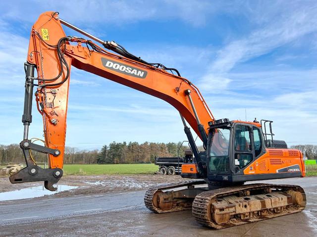 DOOSAN DX300LC-5 crawler excavator