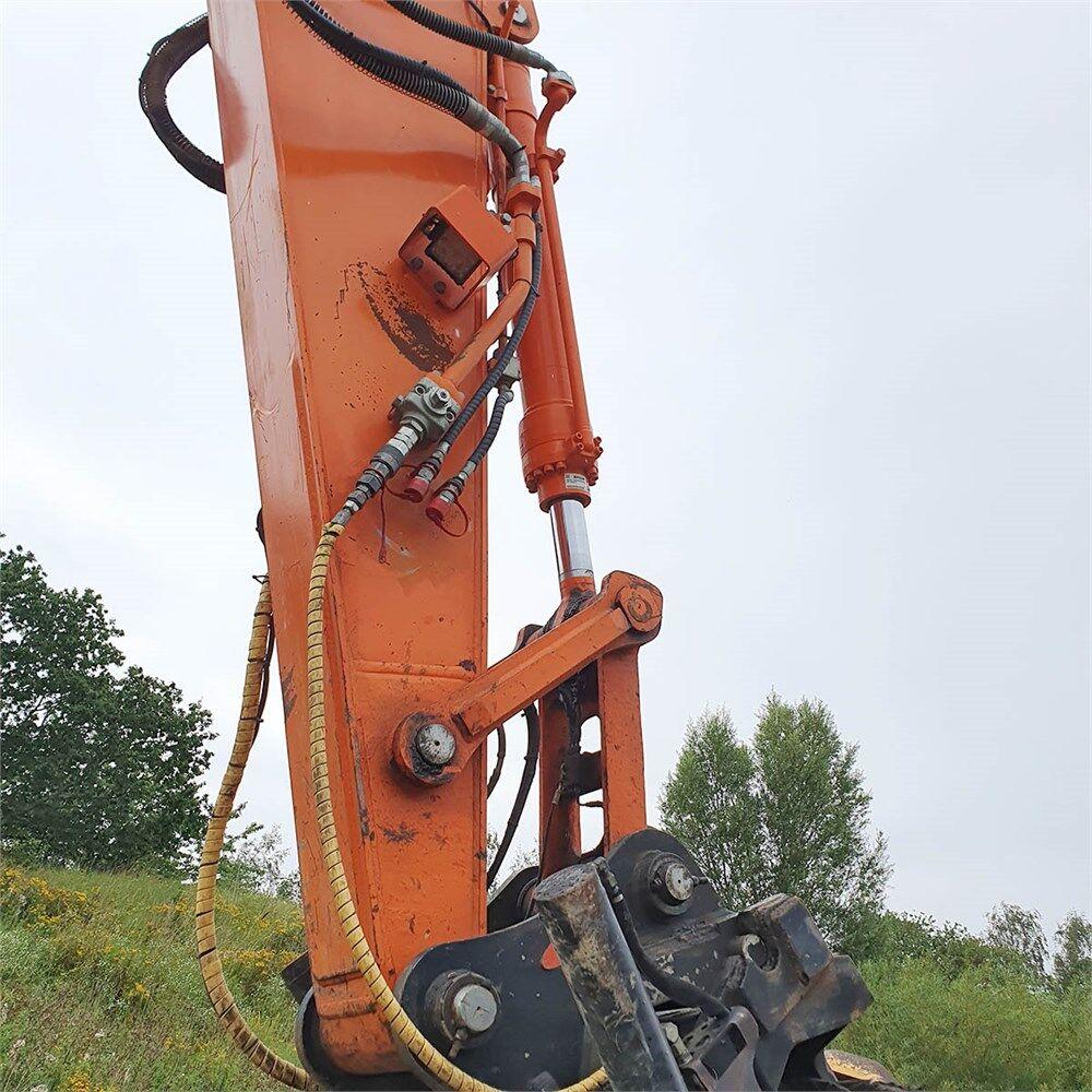 DOOSAN DX 255 LC crawler excavator