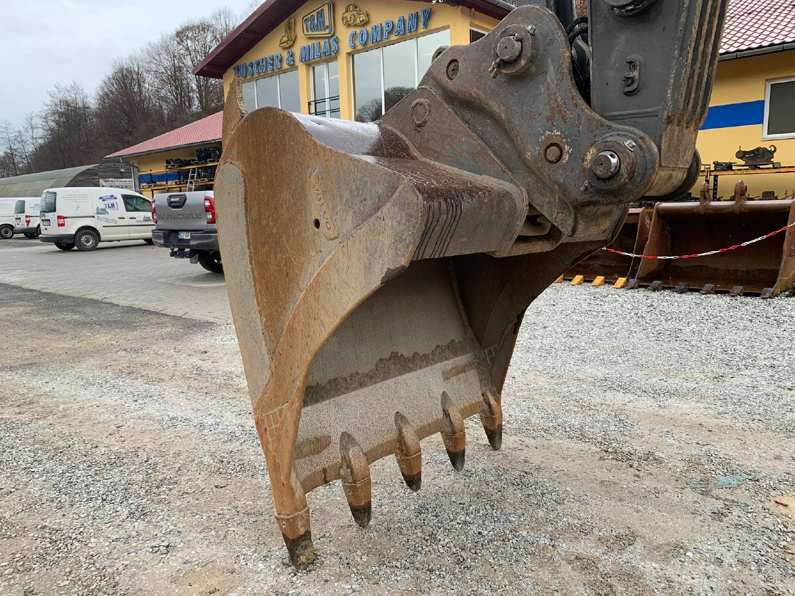 VOLVO EC160DL crawler excavator