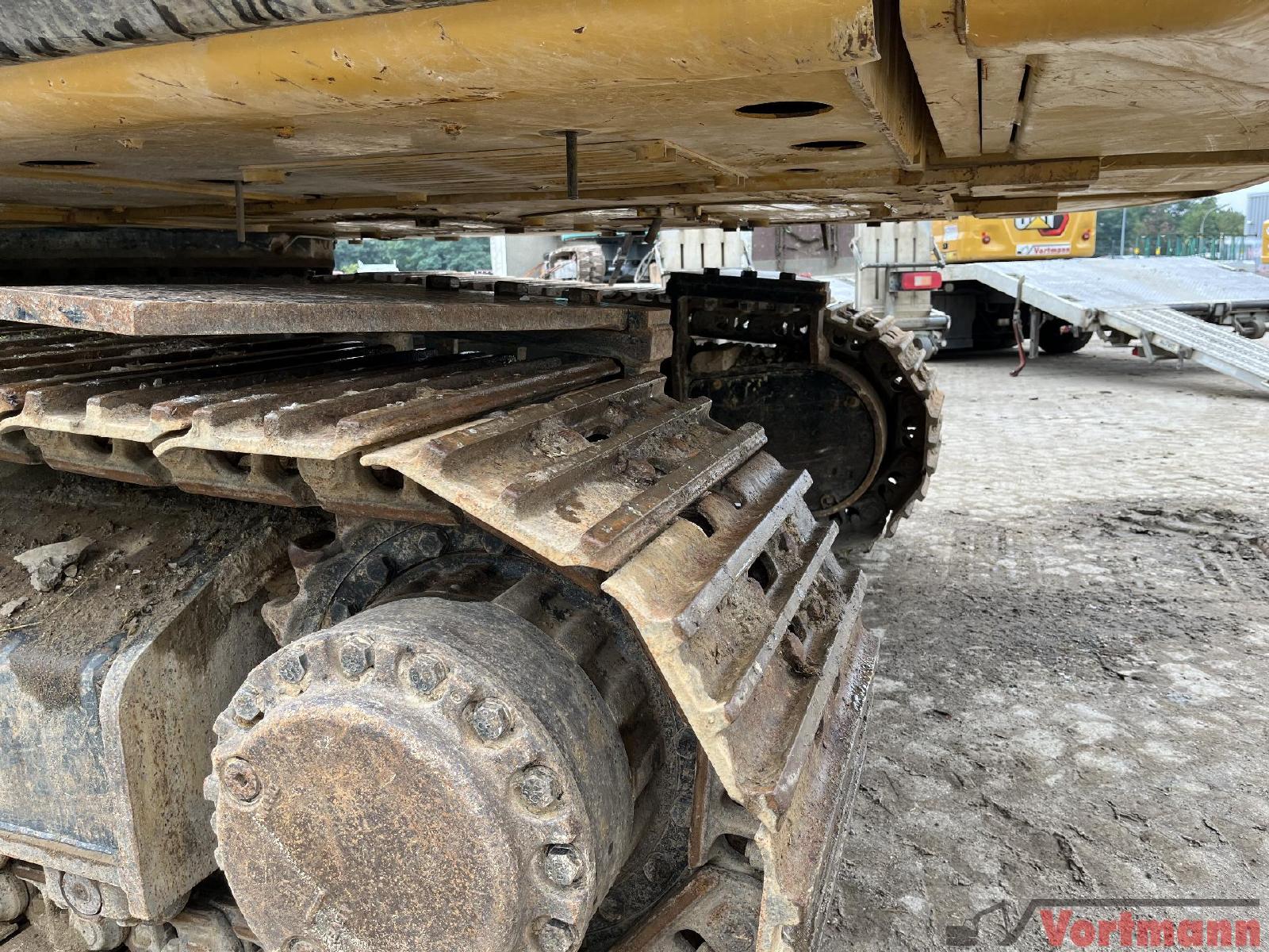 CATERPILLAR 330 crawler excavator