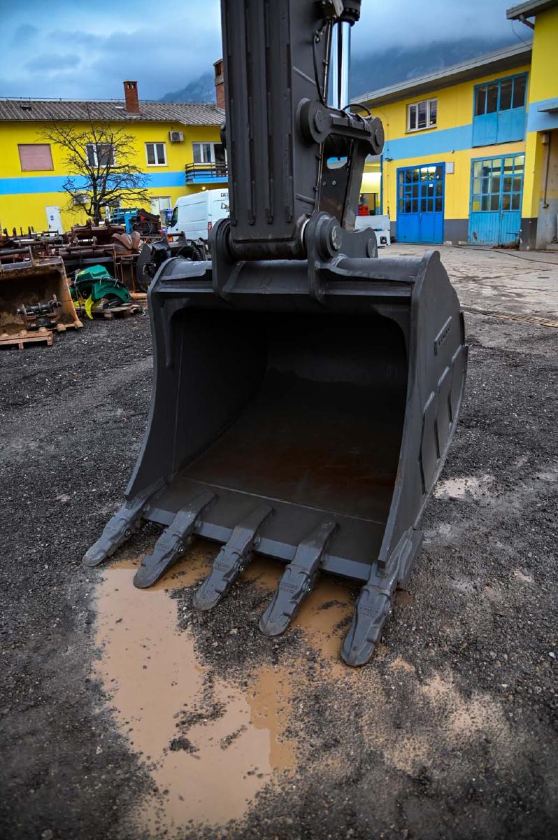 VOLVO EC250ENL crawler excavator