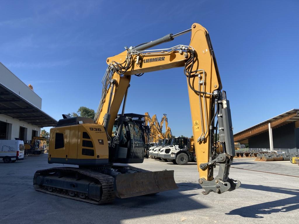 LIEBHERR R 936 crawler excavator