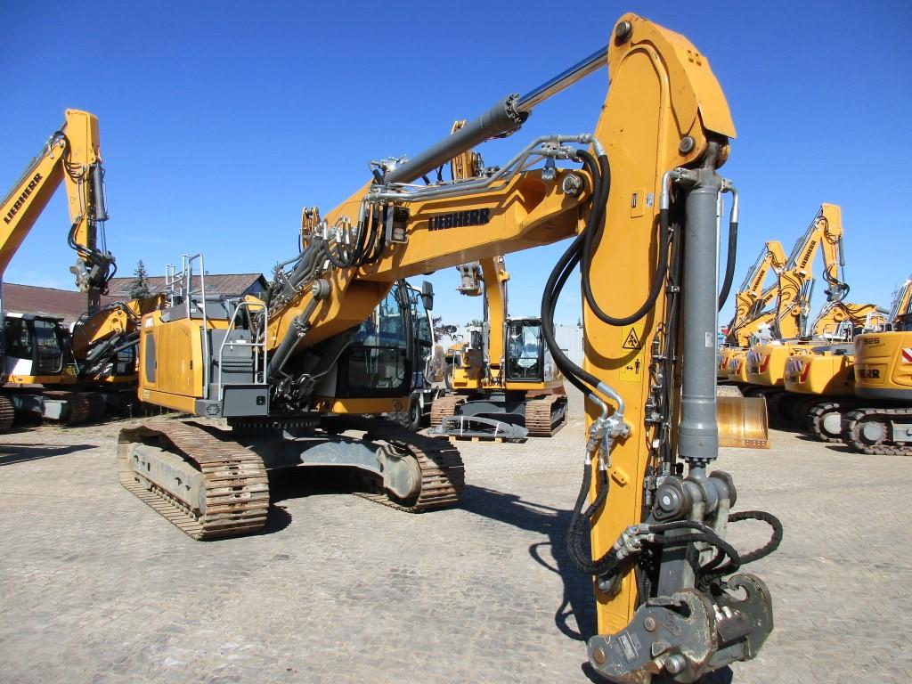 LIEBHERR R 922 crawler excavator