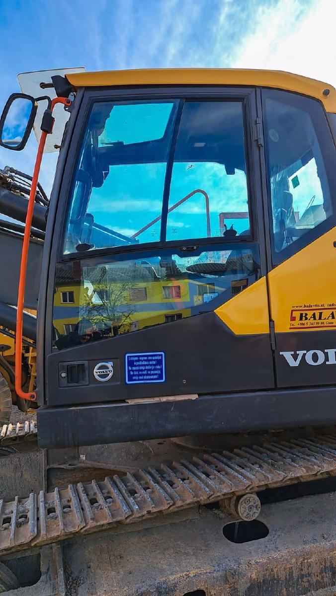 VOLVO EC220ENL crawler excavator