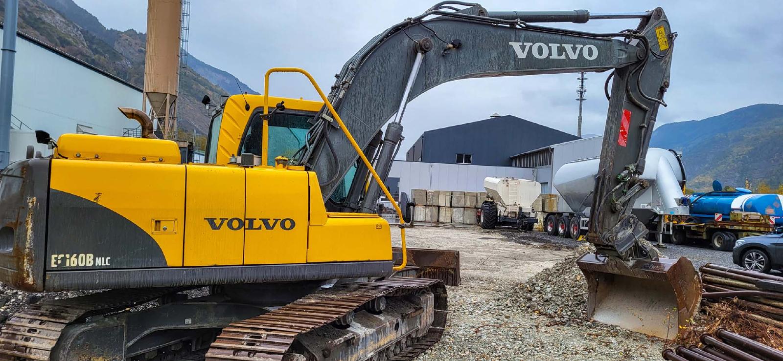 VOLVO EC160BNLC crawler excavator