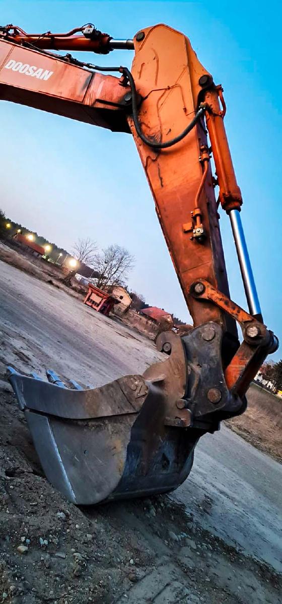 DOOSAN DX 480 LC crawler excavator