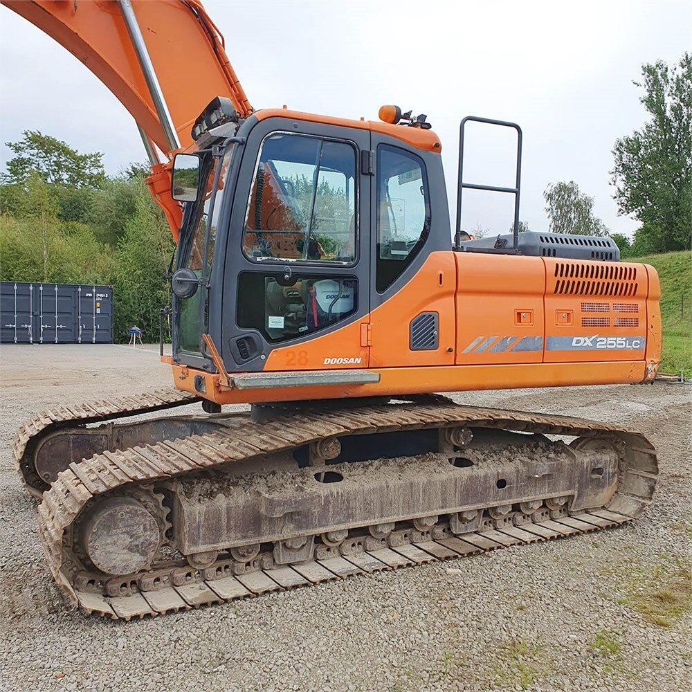 DOOSAN DX 255 LC crawler excavator