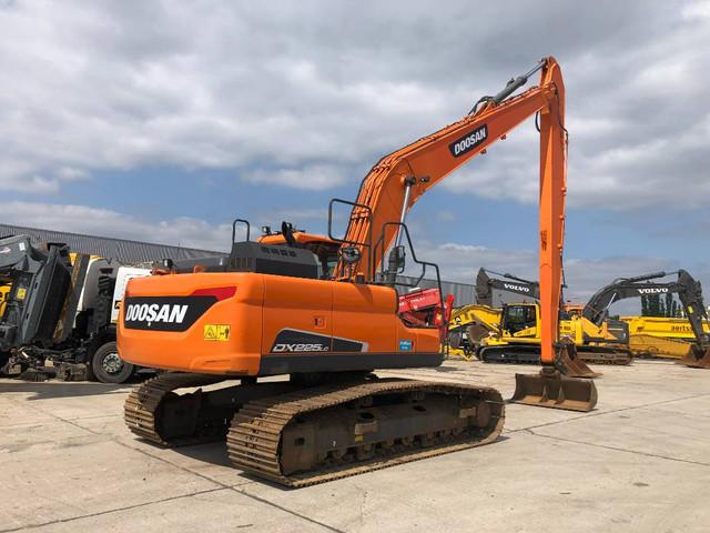 DOOSAN DX225LC-5 crawler excavator