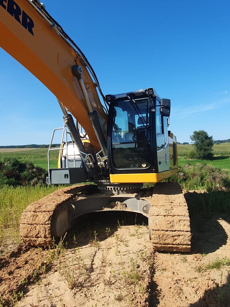 LIEBHERR R 924 crawler excavator