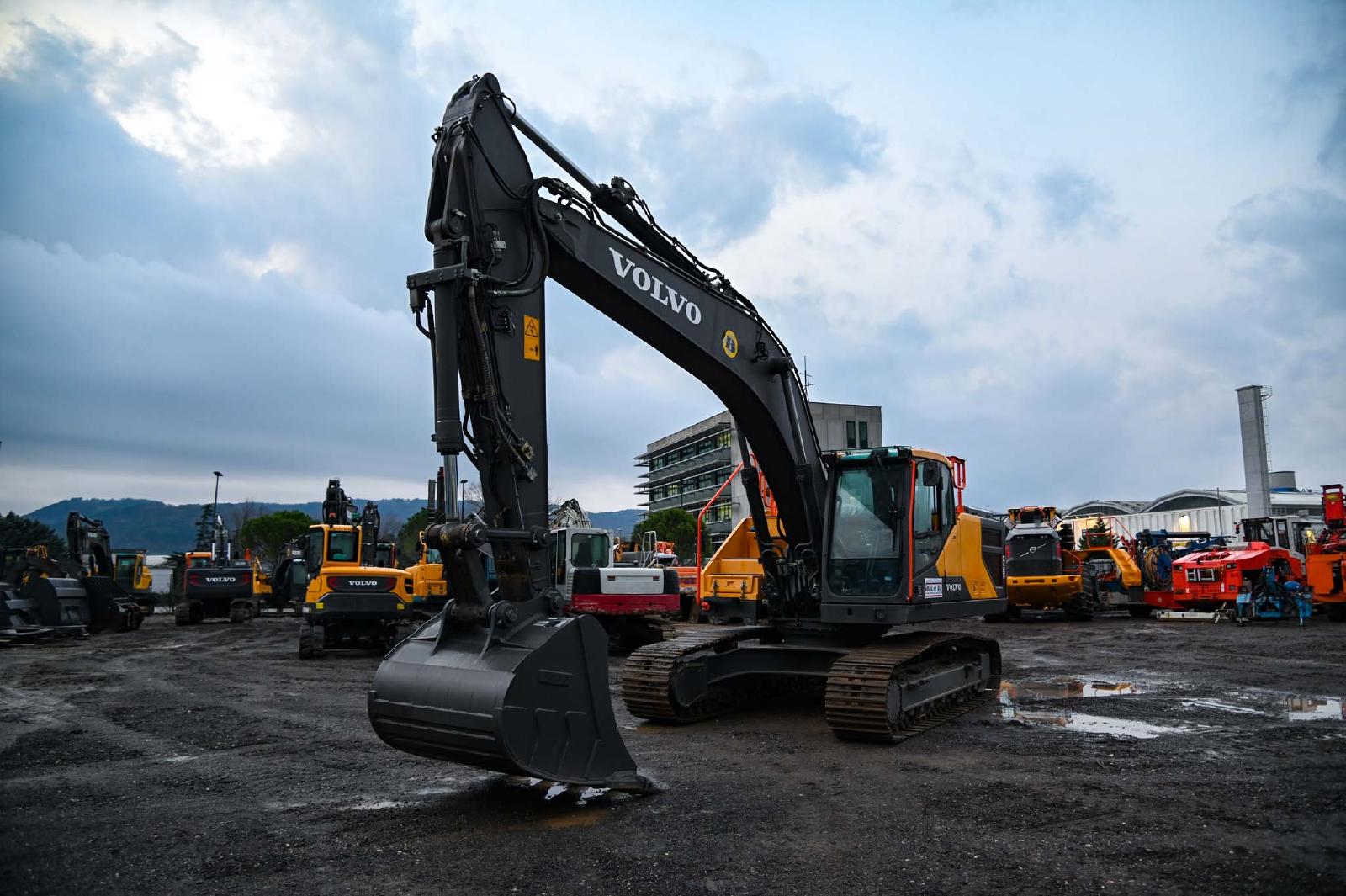 VOLVO EC250ENL crawler excavator