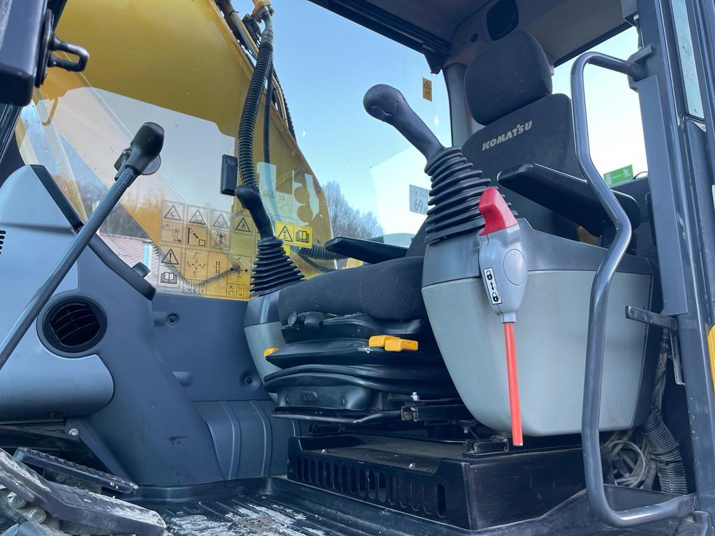 KOMATSU PC210LC-8 crawler excavator