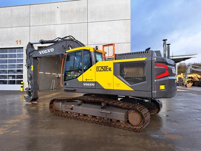 VOLVO EC250ENL crawler excavator