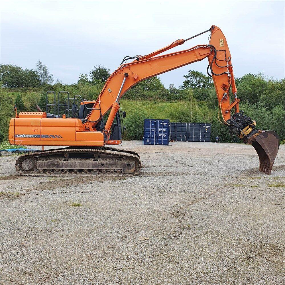 DOOSAN DX 255 LC crawler excavator