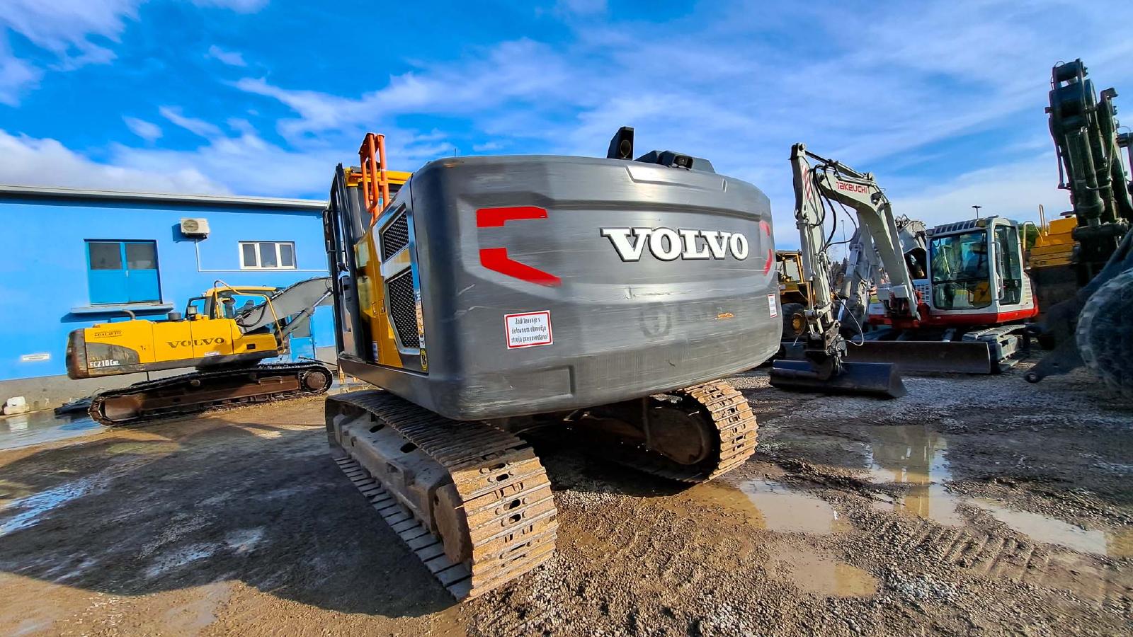 VOLVO EC220ENL crawler excavator