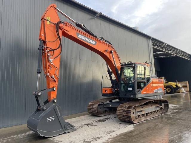 DOOSAN DX 180 LC crawler excavator