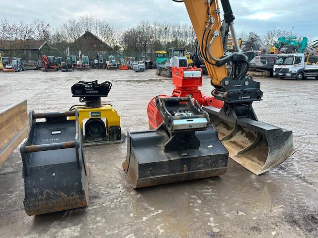 HYUNDAI HX145LCR crawler excavator