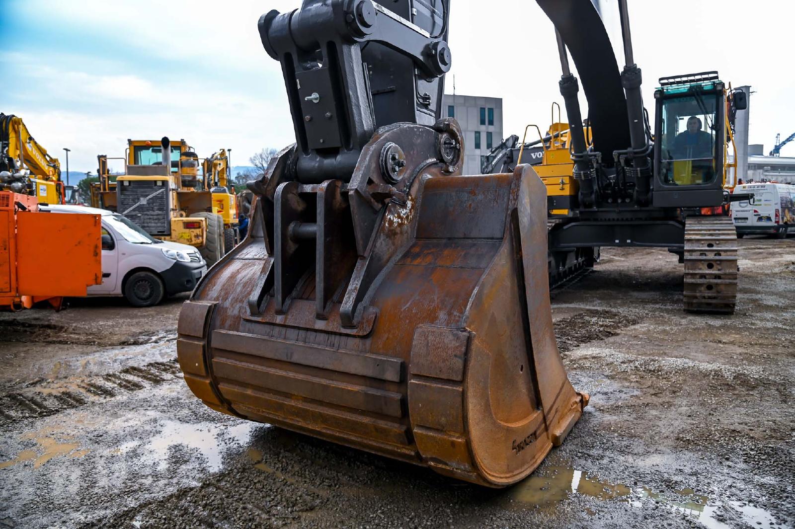 VOLVO EC700CL crawler excavator