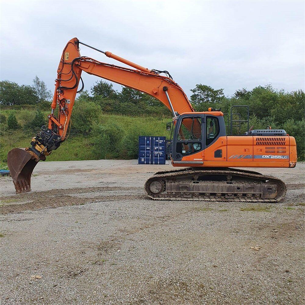 DOOSAN DX 255 LC crawler excavator