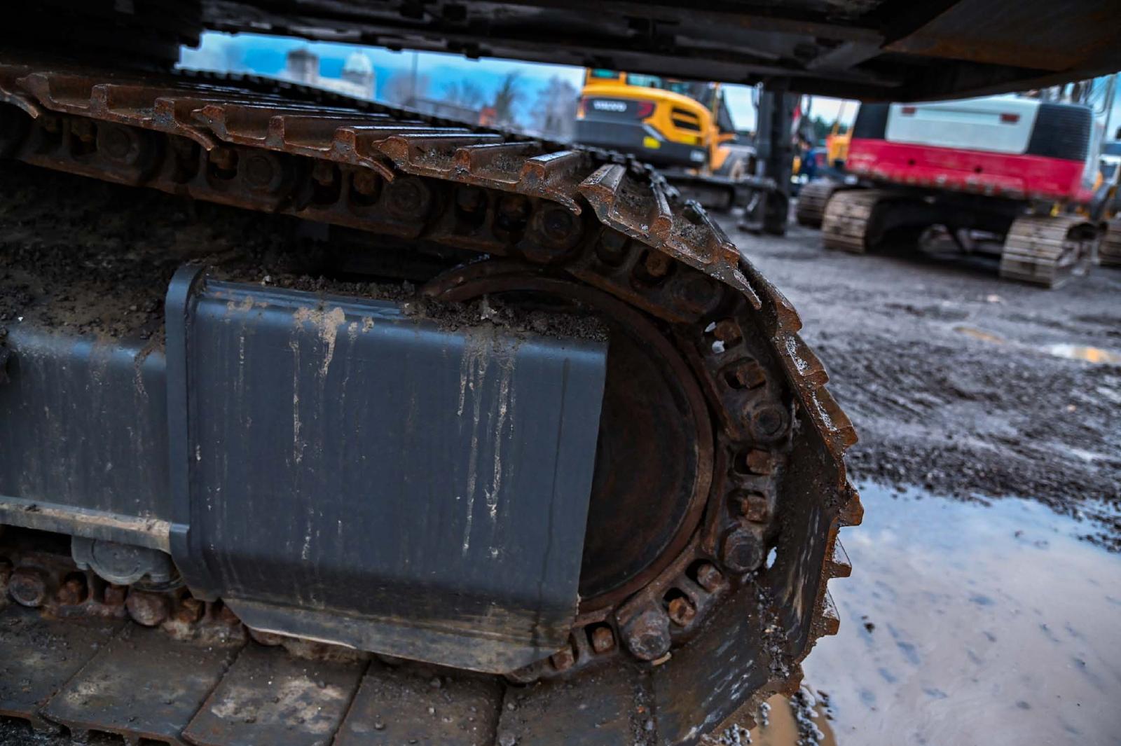 VOLVO EC250ENL crawler excavator