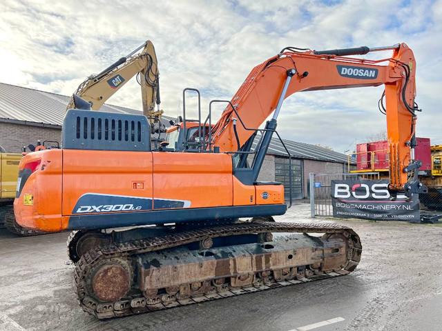 DOOSAN DX300LC-5 crawler excavator