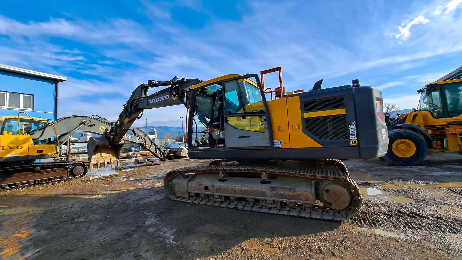 VOLVO EC220ENL crawler excavator