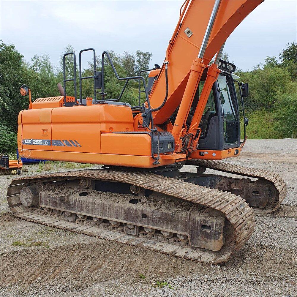 DOOSAN DX 255 LC crawler excavator