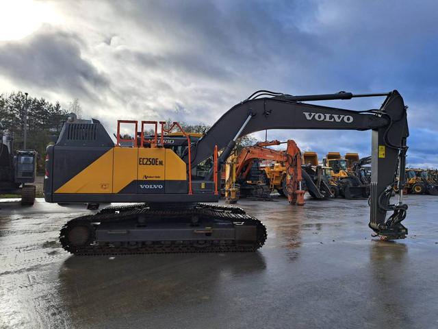 VOLVO EC250ENL crawler excavator