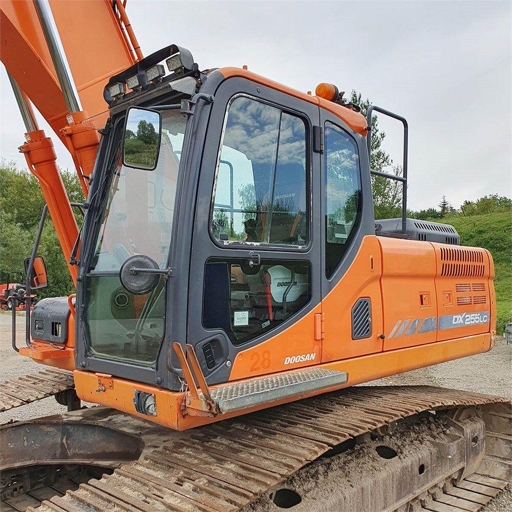 DOOSAN DX 255 LC crawler excavator