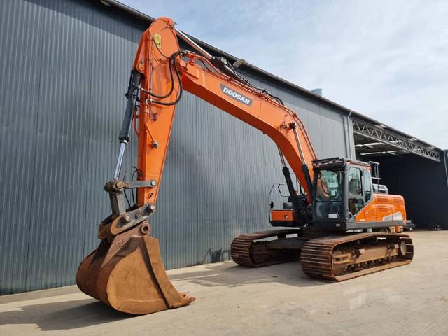 DOOSAN DX300LC-5 crawler excavator