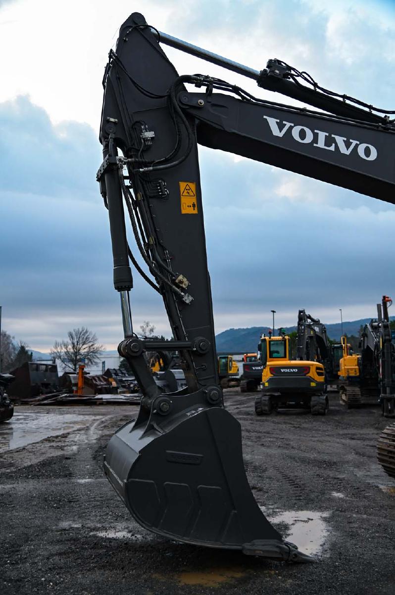 VOLVO EC250ENL crawler excavator