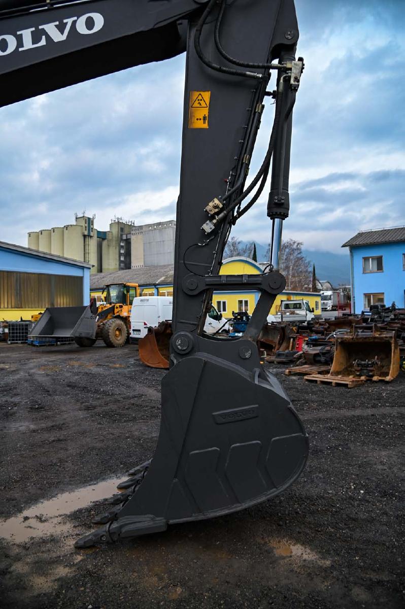 VOLVO EC250ENL crawler excavator